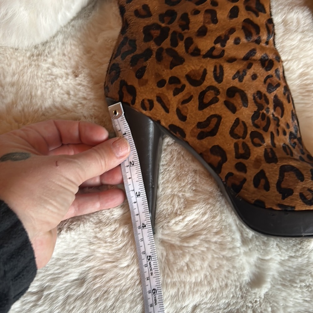 Paolo Cheetah Hide Print Boot Size 10. - image 5